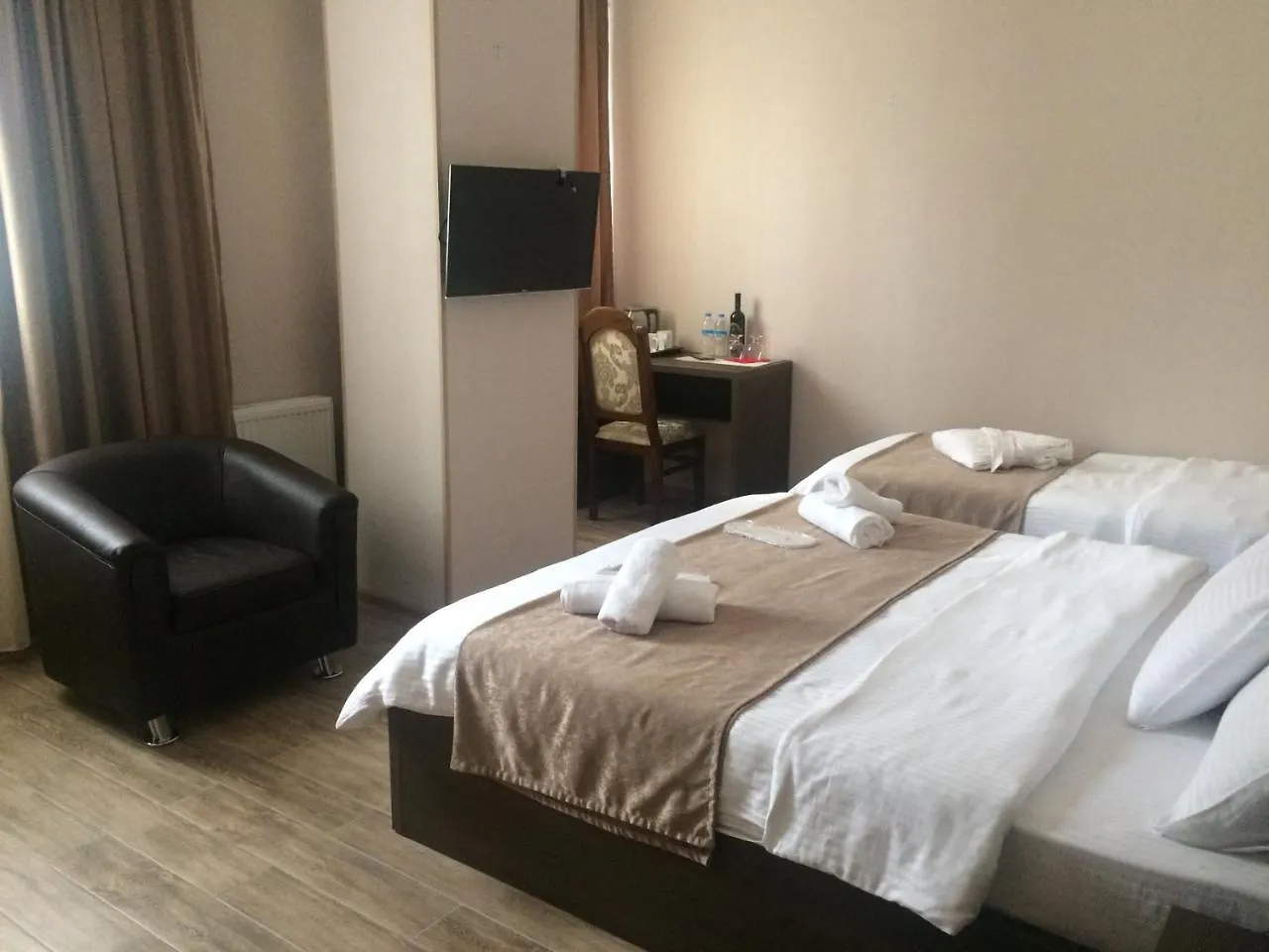 Family Hotel Triston ティビリシ
